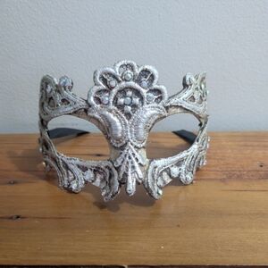 Elegant Silver Masquerade Mask - Filigree Lace Style with Rhinestone Accents